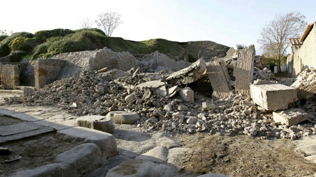 Ancient House of the Gladiators in Pompeii collapses